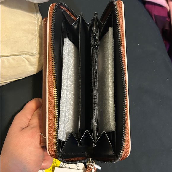 NWT White Mountain tan and Brown Vegan Leather Clutch - Picture 5 of 5